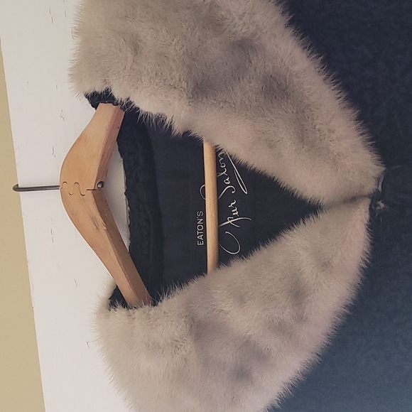 Eaton's persian lamb coat , with mink collar - Picture 10 of 13